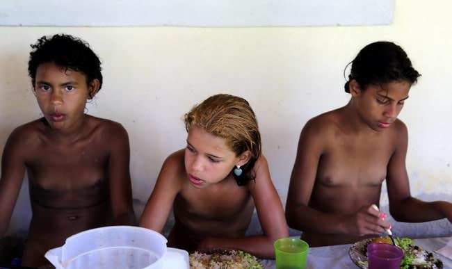 Young nudists Brazil photos - A family gathering [set 2]